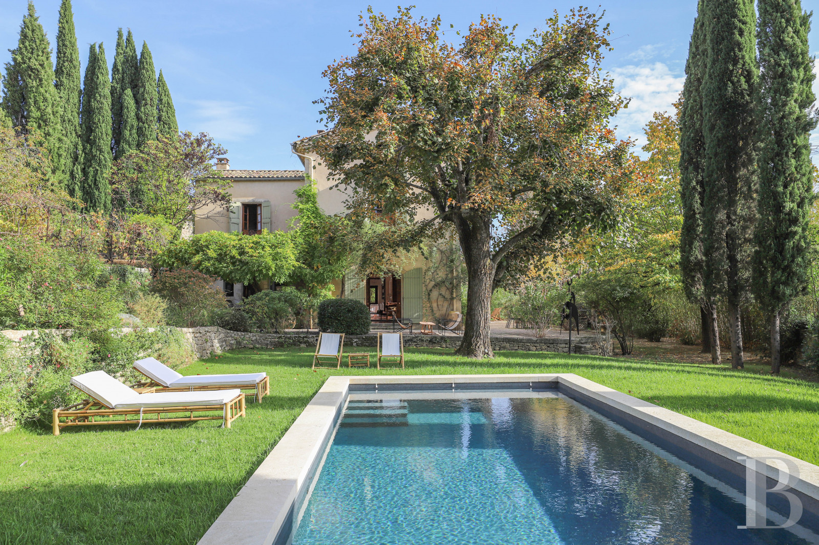 Dans les Alpes-de-Haute-Provence, au sud de Forcalquier, une maison de village traditionnelle et audacieuse - photo  n°39